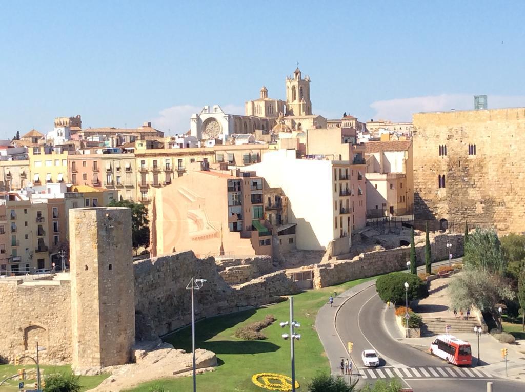 Tarragona Suites Mediona Екстериор снимка