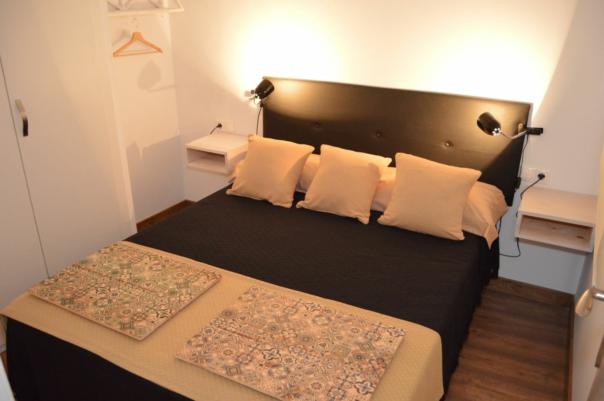 Tarragona Suites Mediona Екстериор снимка