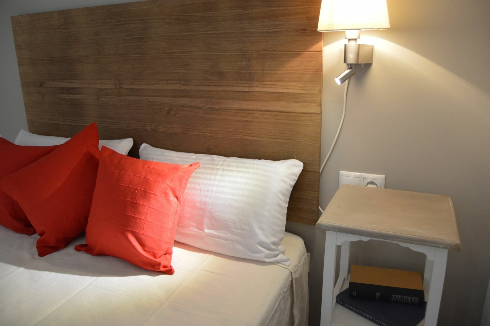 Tarragona Suites Mediona Екстериор снимка