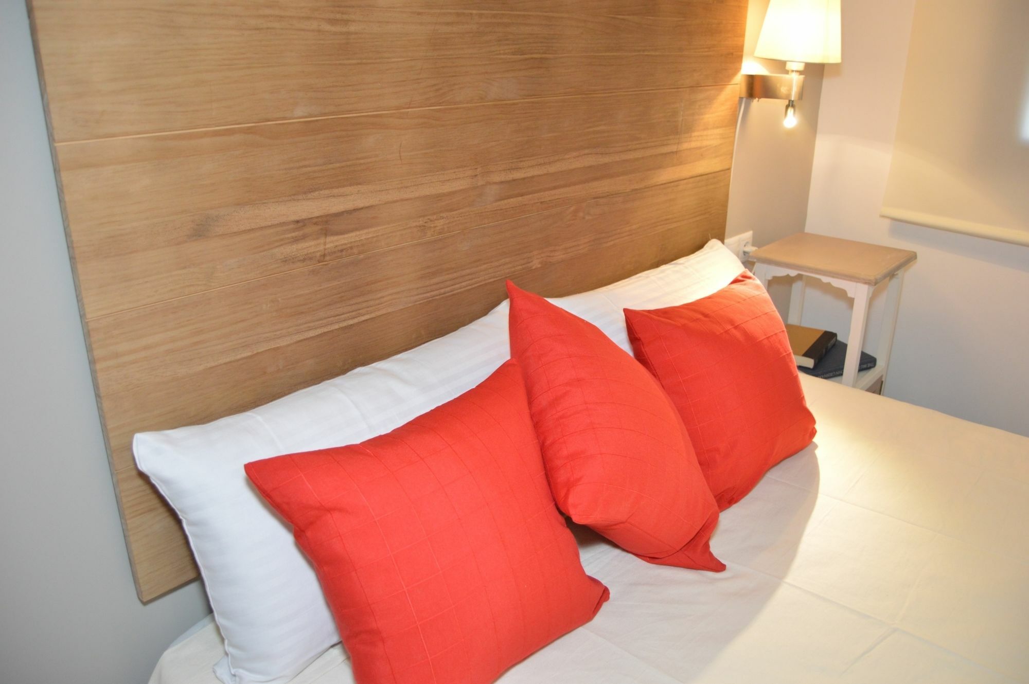 Tarragona Suites Mediona Екстериор снимка
