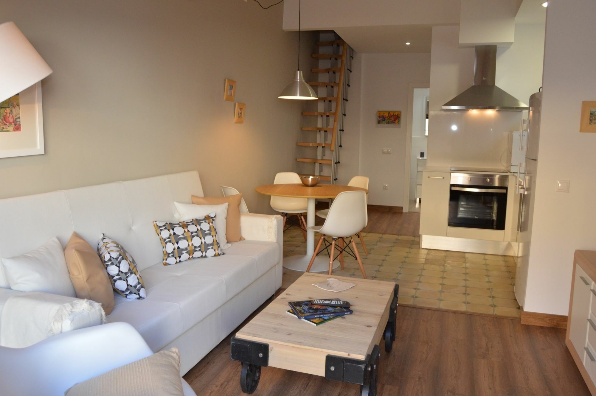 Tarragona Suites Mediona Екстериор снимка